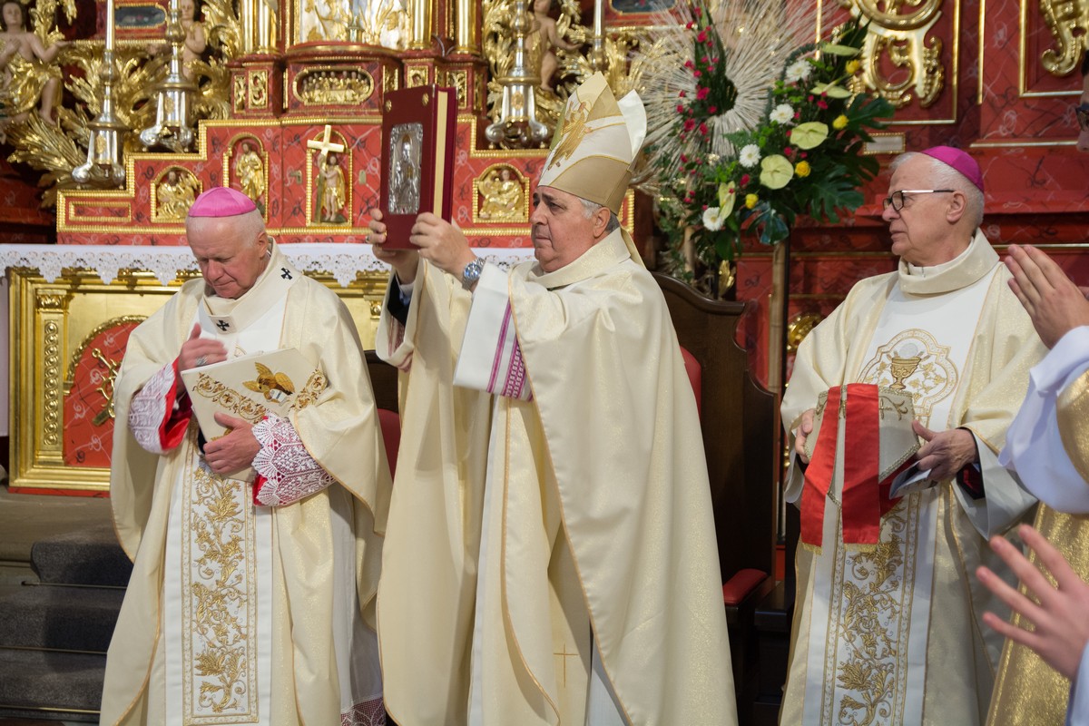 Uroczysta msza święta pod przewodnictwem Nuncjusza Apostolskiego w Polsce Ks. Arcybiskupa Salvatore Pennacchio